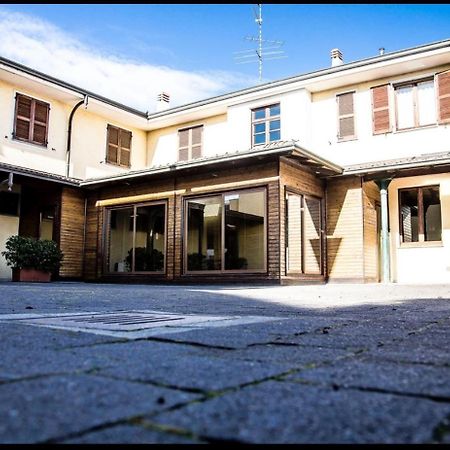 Manfredi Ristorante Con Alloggio Romentino ภายนอก รูปภาพ