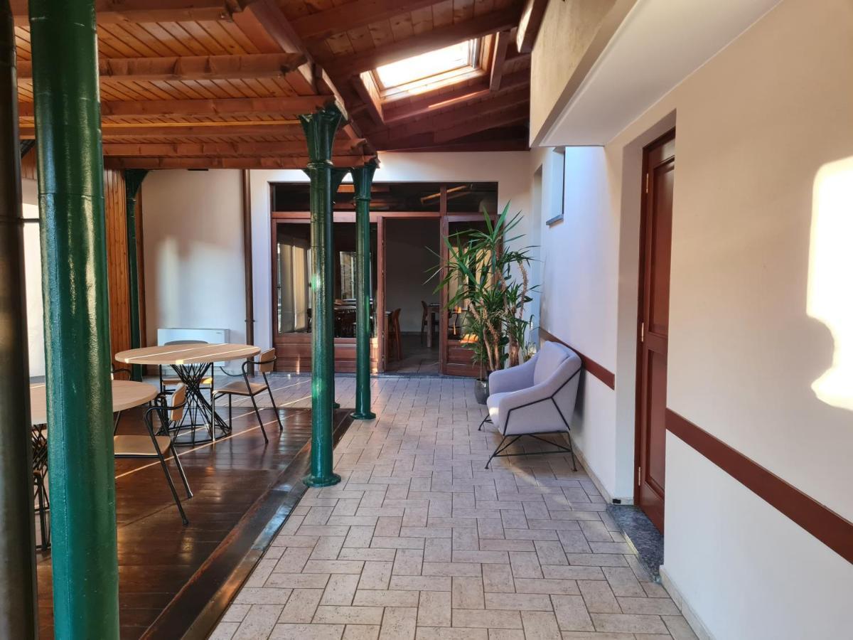 Manfredi Ristorante Con Alloggio Romentino ภายนอก รูปภาพ