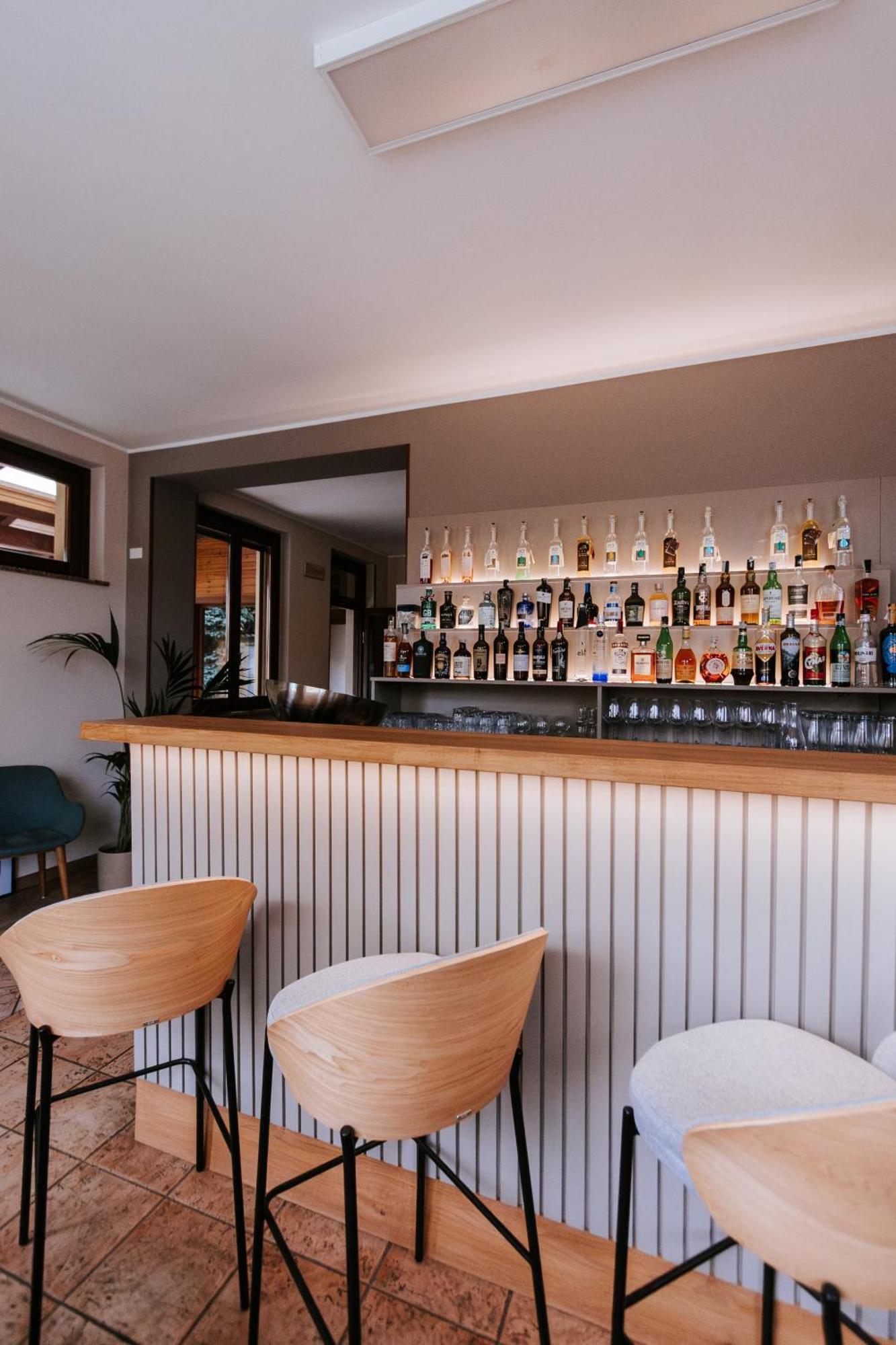 Manfredi Ristorante Con Alloggio Romentino ภายนอก รูปภาพ