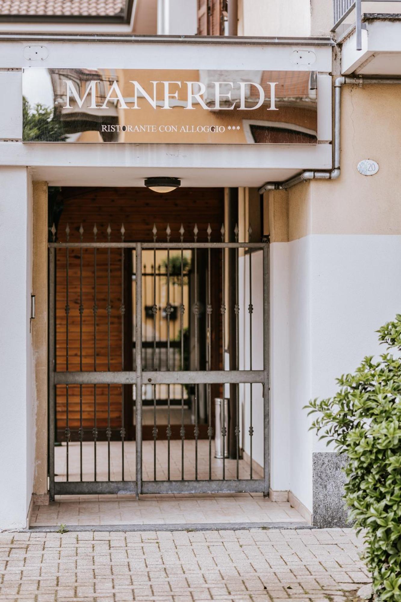 Manfredi Ristorante Con Alloggio Romentino ภายนอก รูปภาพ