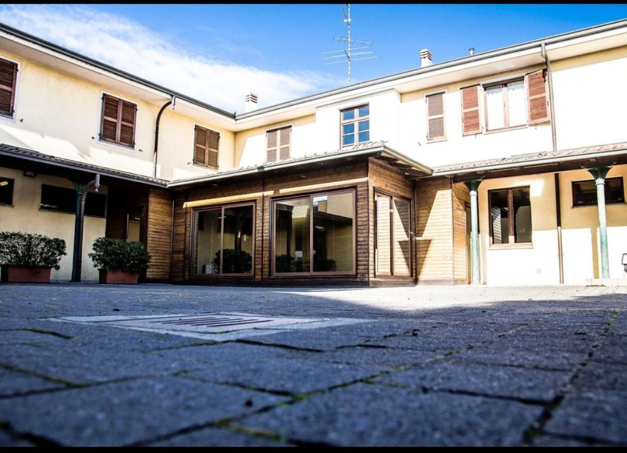 Manfredi Ristorante Con Alloggio Romentino ภายนอก รูปภาพ